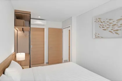 Квартира с 2 спальнями и 2 ванными с видом на лагуну в Laguna Lakeside, Банг Тао