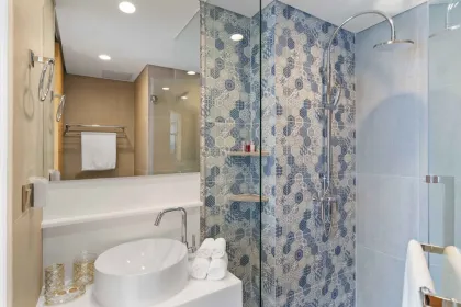 Квартира с 2 спальнями и 2 ванными с видом на лагуну в Laguna Lakeside, Банг Тао