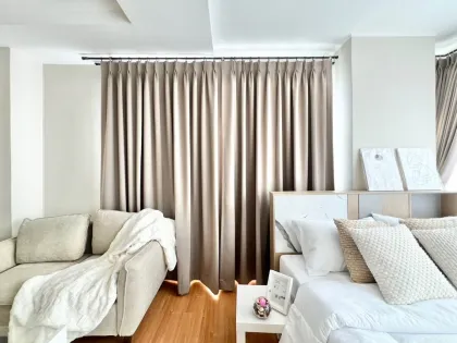 Se vende 1 hab en D Condo Creek con vista al campo de fútbol