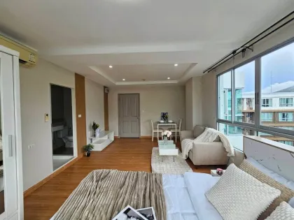 Se vende 1 hab en D Condo Creek con vista al campo de fútbol