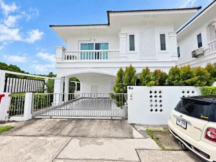 Villa individuelle avec piscine privée à Chanakarn Delight Village, Ku Ku