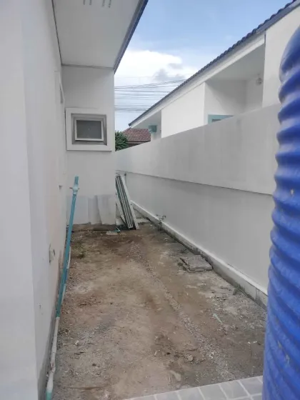 Villa Esquinera Independiente de 3 Dormitorios en Sin Suk Thani