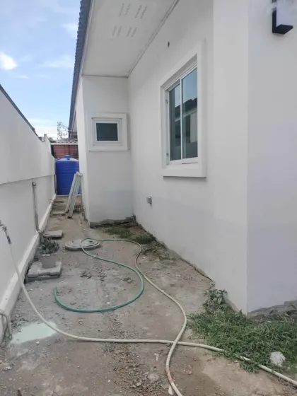Villa Esquinera Independiente de 3 Dormitorios en Sin Suk Thani