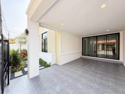 Belle Maison Jumelée à Vendre à Kamala - 3 Chambres, 2 Salles de Bain