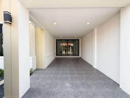 Belle Maison Jumelée à Vendre à Kamala - 3 Chambres, 2 Salles de Bain