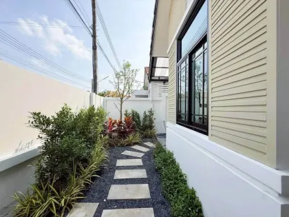Belle Maison Jumelée à Vendre à Kamala - 3 Chambres, 2 Salles de Bain