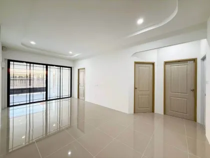 Belle Maison Jumelée à Vendre à Kamala - 3 Chambres, 2 Salles de Bain