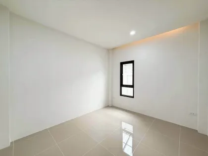 Belle Maison Jumelée à Vendre à Kamala - 3 Chambres, 2 Salles de Bain