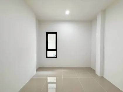 Belle Maison Jumelée à Vendre à Kamala - 3 Chambres, 2 Salles de Bain