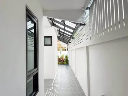 Belle Maison Jumelée à Vendre à Kamala - 3 Chambres, 2 Salles de Bain