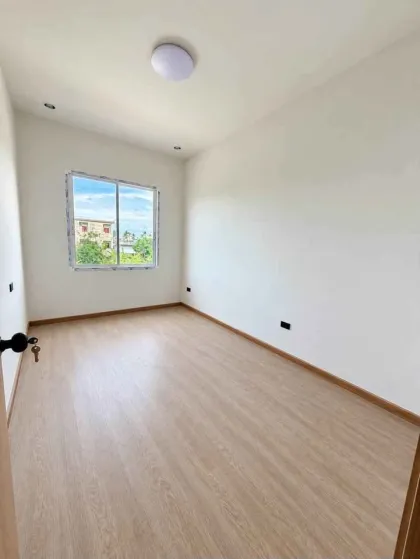 Casa adosada de 3 habitaciones en Melina Chalong en venta