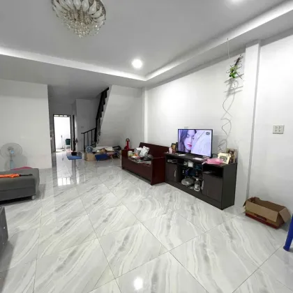 บ้านวิลล่าสมัยใหม่ 2 ชั้น 2 ห้องนอน พร้อมวิวสวน ที่กะทู้