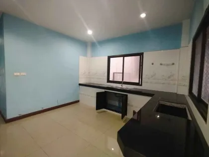 Rawai 2层商用楼出售，普吉岛