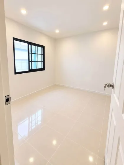 Villa renovada de 2 dormitorios y 2 baños en venta en Samkong