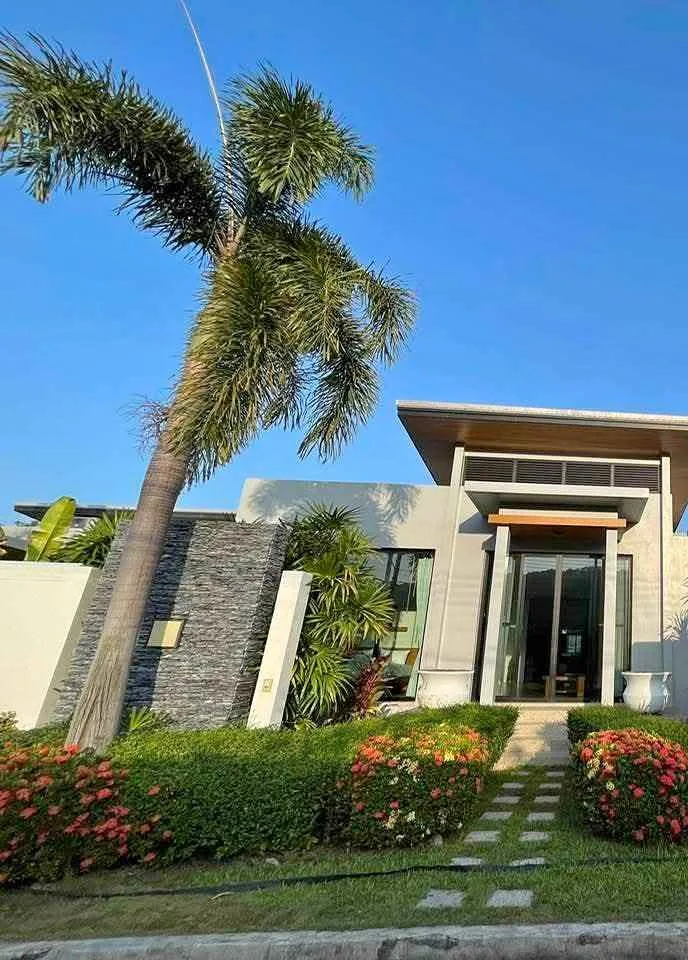Beautiful Villa in Ban Bua Village with Pool & Garage near Nai Harn