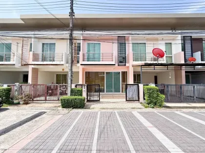 Reihenhaus mit 2 Schlafzimmern in Ban At Town 2, Phun Phon, Phuket