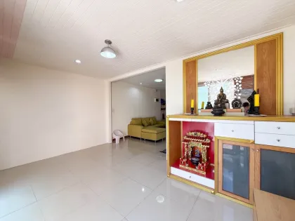 Reihenhaus mit 2 Schlafzimmern in Ban At Town 2, Phun Phon, Phuket