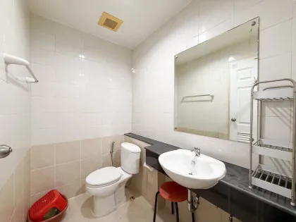 Reihenhaus mit 2 Schlafzimmern in Ban At Town 2, Phun Phon, Phuket
