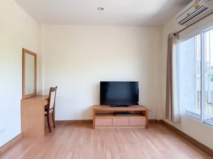 Reihenhaus mit 2 Schlafzimmern in Ban At Town 2, Phun Phon, Phuket