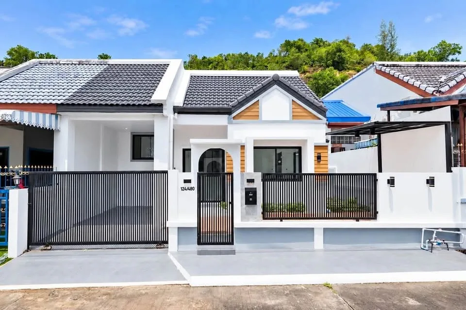 Casa gemela de una planta con 3 habitaciones en Srisuchart 2, Phuket Town