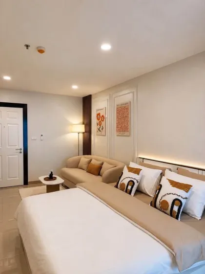 Neu renovierte 1-Zimmer-Wohnung mit Poolblick im The View Condo Suan Luang