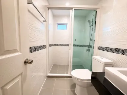 Neu renovierte 1-Zimmer-Wohnung mit Poolblick im The View Condo Suan Luang
