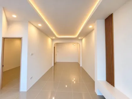 บ้านชั้นเดียว 2 ห้องนอน 1 ห้องน้ำ รีโนเวทรอบใหม่ ที่หมู่บ้านเพชรลดา ราวาอิ
