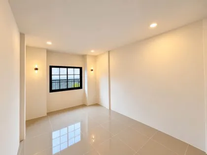 บ้านชั้นเดียว 2 ห้องนอน 1 ห้องน้ำ รีโนเวทรอบใหม่ ที่หมู่บ้านเพชรลดา ราวาอิ
