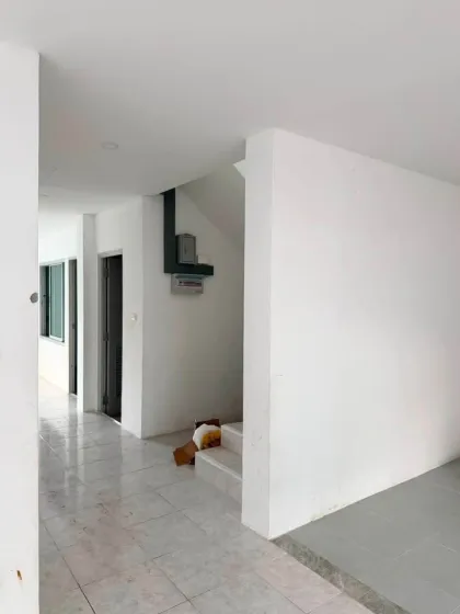 Maison individuelle 3 chambres 2 salles de bain à Thanapha Parkville, Bang Chi Liao