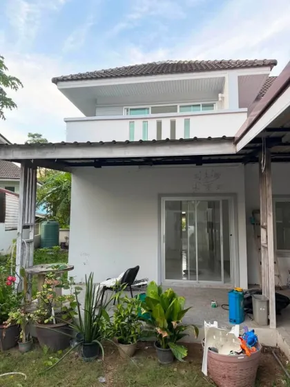 Maison individuelle 3 chambres 2 salles de bain à Thanapha Parkville, Bang Chi Liao