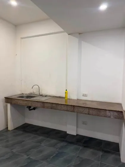 Maison individuelle 3 chambres 2 salles de bain à Thanapha Parkville, Bang Chi Liao