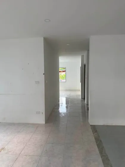 Maison individuelle 3 chambres 2 salles de bain à Thanapha Parkville, Bang Chi Liao