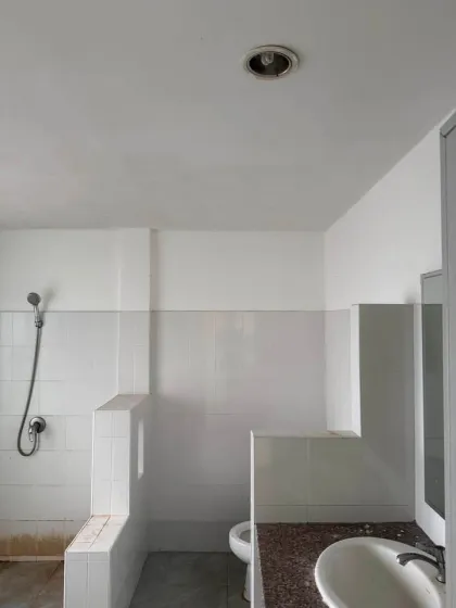 Maison individuelle 3 chambres 2 salles de bain à Thanapha Parkville, Bang Chi Liao