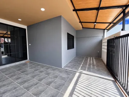 Villa de 2 habitaciones y 1 baño en Kathu cerca de la universidad