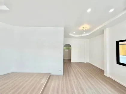 Renoviertes Einfamilienhaus mit 3 Schlafzimmern und 2 Bädern in Pa Klok