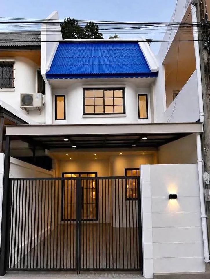 Casa lista para mudanza con 3 dormitorios y 4 baños en ubicación prime, Soi Thepkrasattri, Kamala