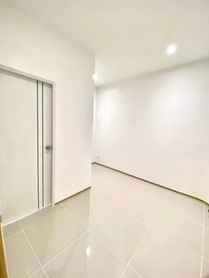 Einzugsbereites Haus mit 3 Schlafzimmern und 4 Bädern in bester Lage Soi Thepkrasattri, Kamala