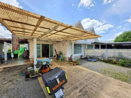 Single-Storey Twin House 2 Beds 2 Baths with Parking in Village Promphan