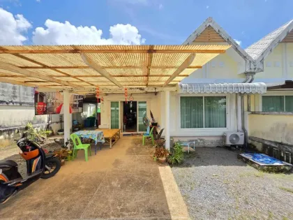Single-Storey Twin House 2 Beds 2 Baths with Parking in Village Promphan