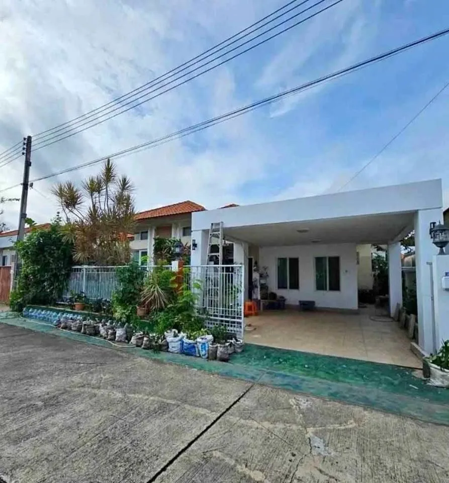 Casa con 3 Dormitorios y 2 Baños con Terreno en Venta en Phuket