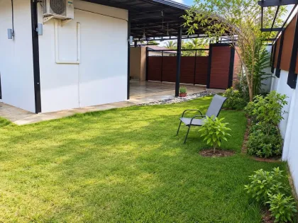 Villa 2 chambres près de l'aéroport de Phuket avec grand terrain