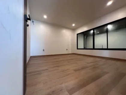 翻新两卧两卫单层半独立式住宅