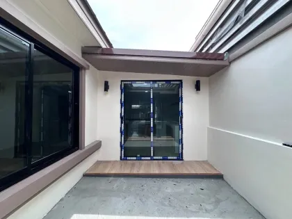 翻新两卧两卫单层半独立式住宅