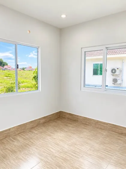Pruksa Ville Thalang 3卧2卫拐角别墅出售