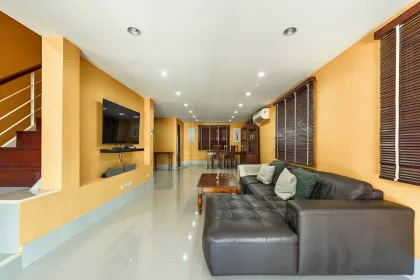 5 Schlafzimmer, 4 Bäder, zwei Häuser zum Verkauf in Rawai, Phuket