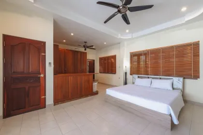 5 Schlafzimmer, 4 Bäder, zwei Häuser zum Verkauf in Rawai, Phuket