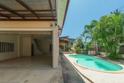 5 Schlafzimmer, 4 Bäder, zwei Häuser zum Verkauf in Rawai, Phuket