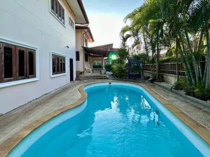 5 Schlafzimmer, 4 Bäder, zwei Häuser zum Verkauf in Rawai, Phuket