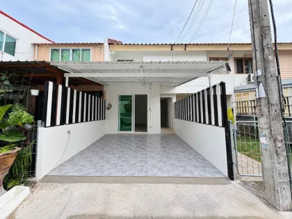 Schönes 2-stöckiges Ban Phon Haus mit 3 Schlafzimmern in Phuket zu verkaufen