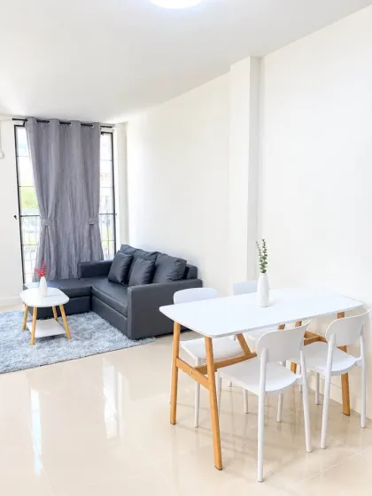 Casa Adosada Moderna de 2 Dormitorios y 2 Baños en el Centro de Phuket Listo para Mudanza